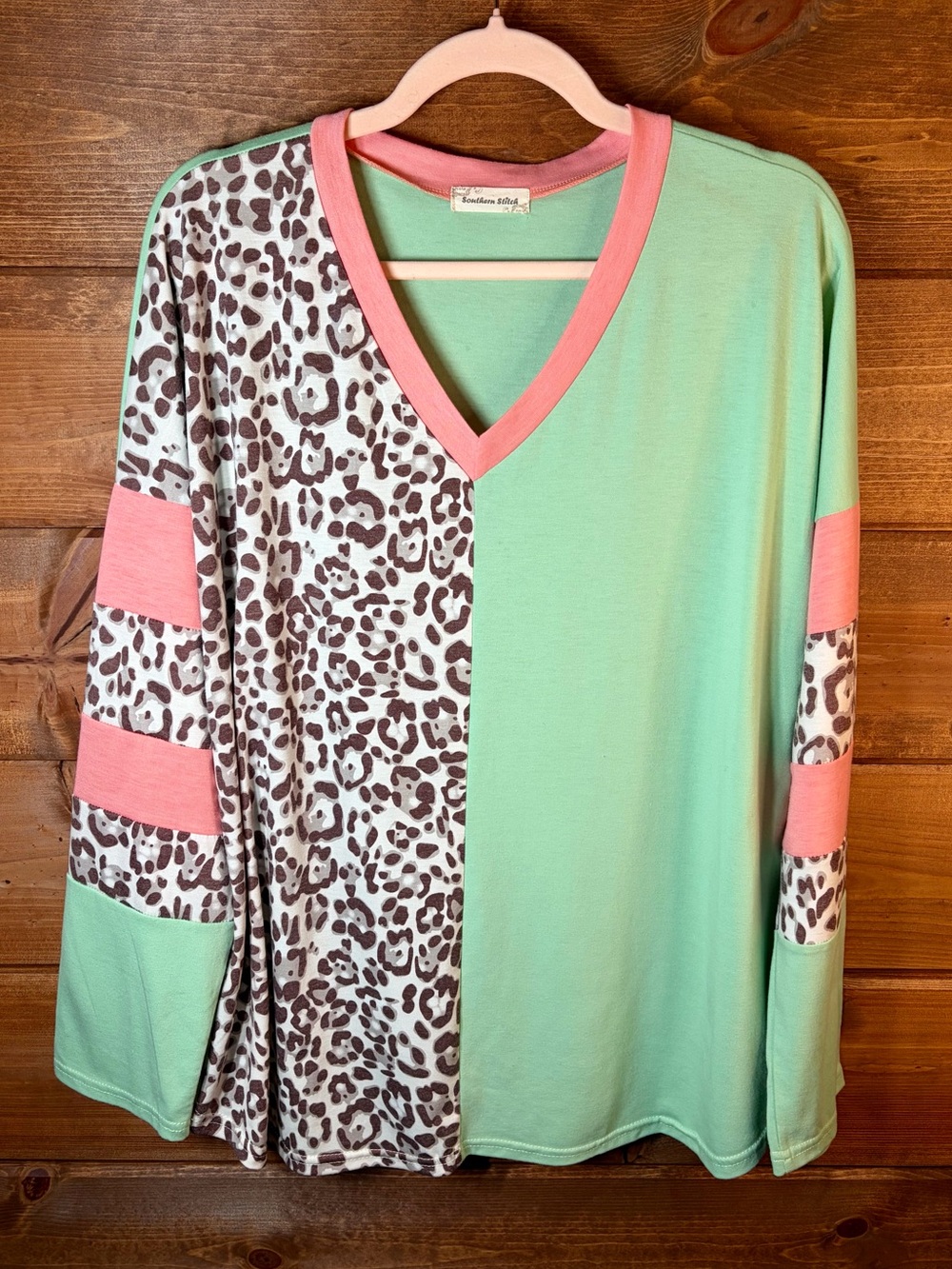 Southern Stitch Leopard Panel V-Neck Long Sleeve Top Mint & Pink Size Large 💕🌸